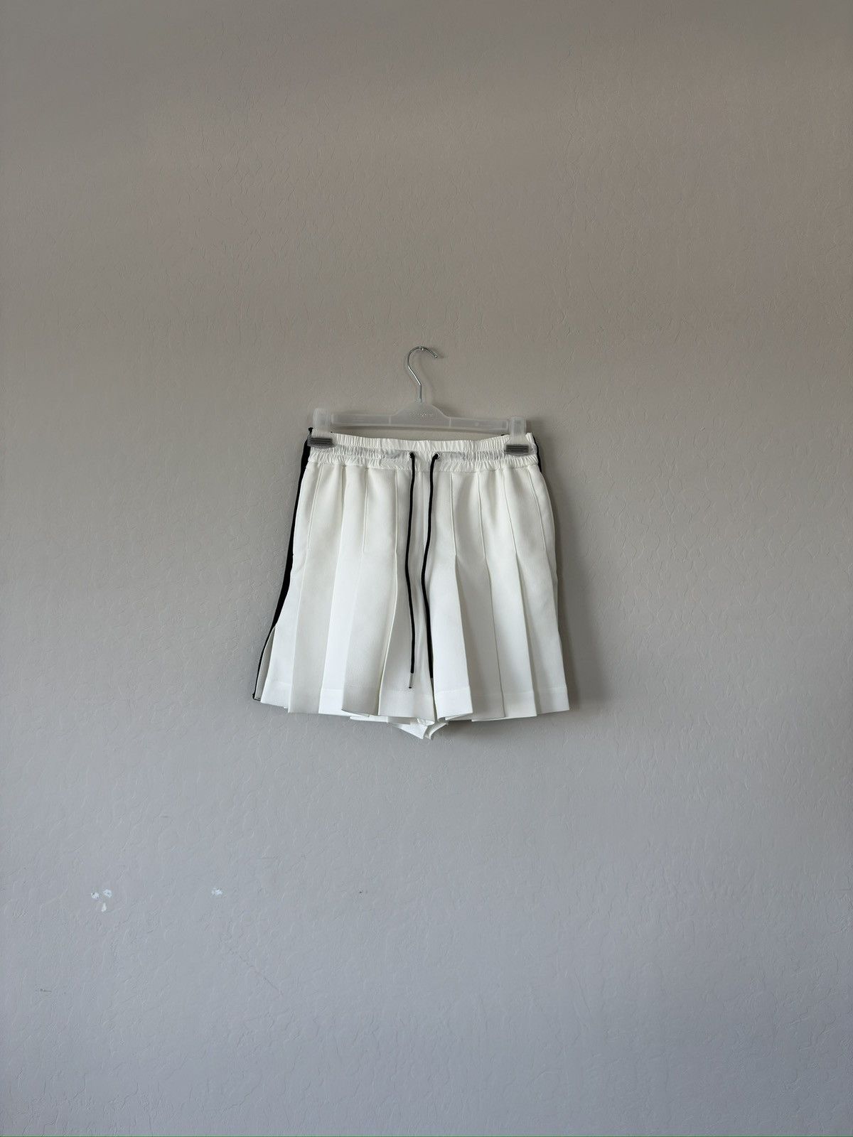 Sacai $900 Sacai Japan Pleated Spring/Summer Shorts Size 28" / US 6 / IT 42 - 1 Thumbnail