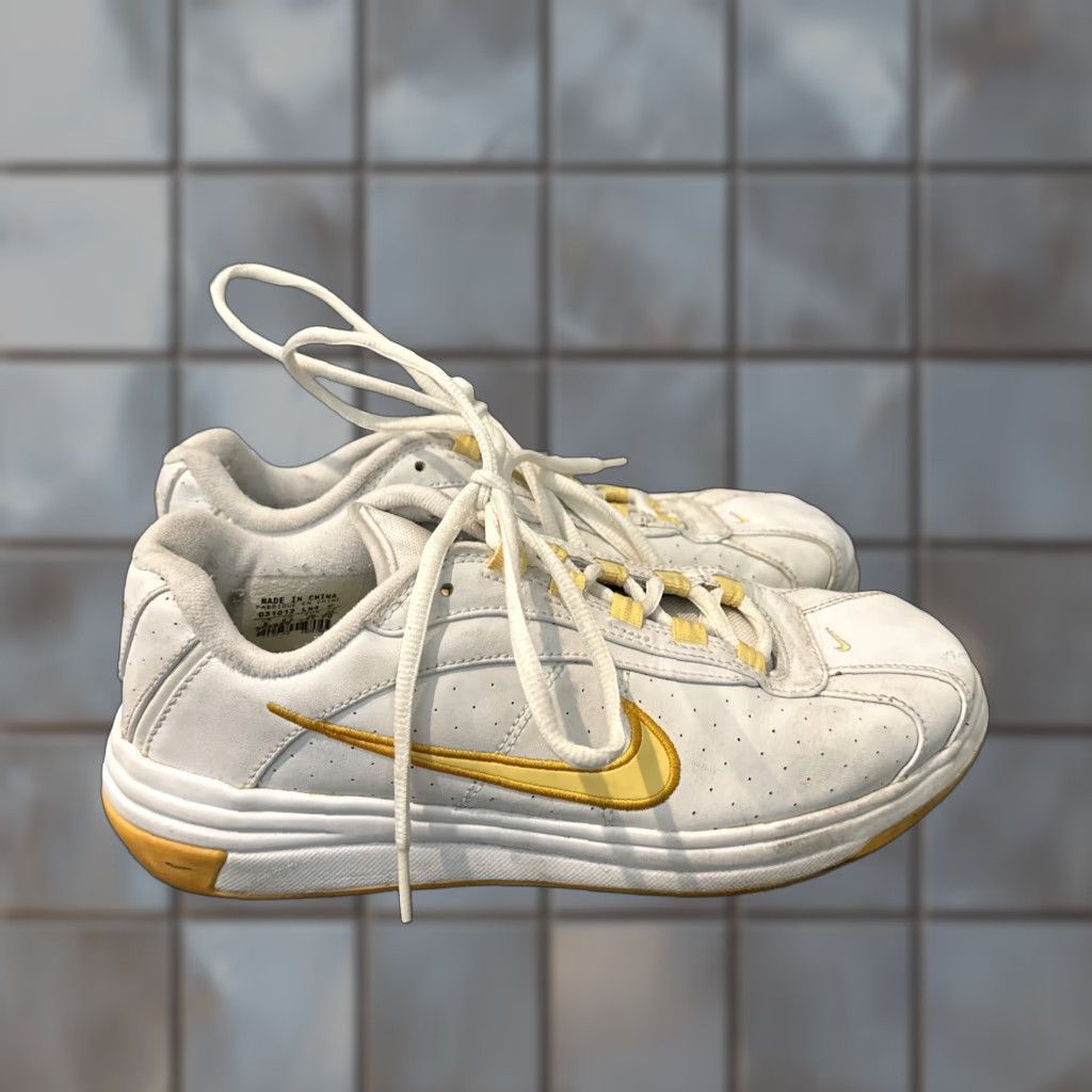 Nike Nike Shoes Womens 8 Casual Comfort Sneakers White Leather Lace Up Low Top Women's US 8 White Leather Nike Sneaker Casual Shoes Size M / US 6-8 / IT 42-44 - 1 Thumbnail