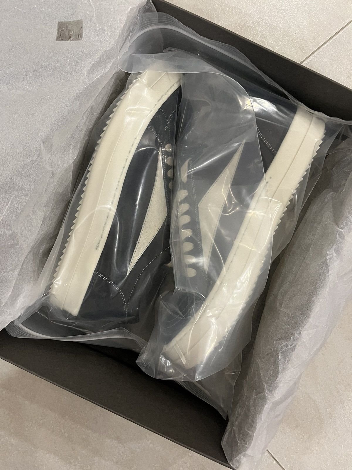 Rick Owens Rick Owens Vintage Sneaker 1st Remake Mainline Size US 9 / EU 42 - 2 Thumbnail
