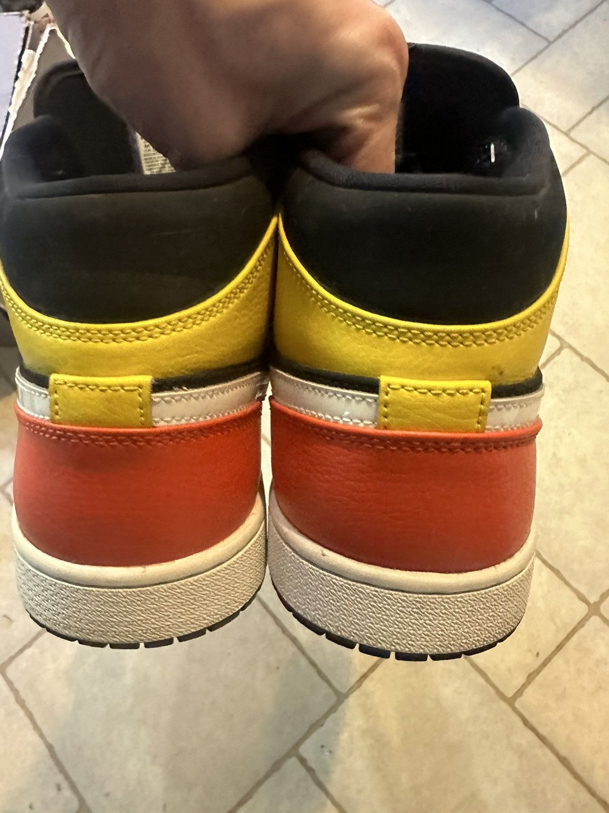 Nike Jordan 1 mid ‘Amarillo Orange’ Size US 11.5 / EU 44-45 - 4 Thumbnail