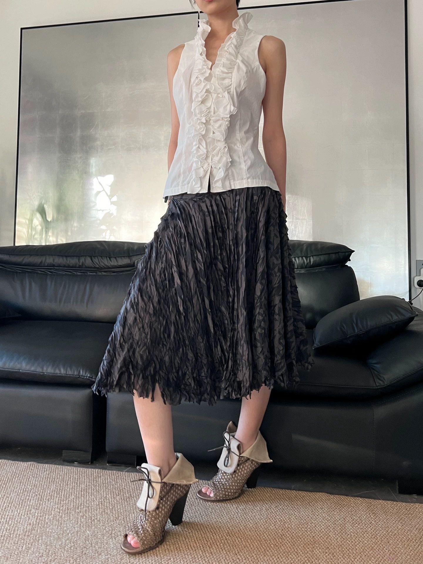 DKNY Vintage DKNY Pleated Textured Silk Skirt M Size 27" / US 4 / IT 40 - 4 Thumbnail