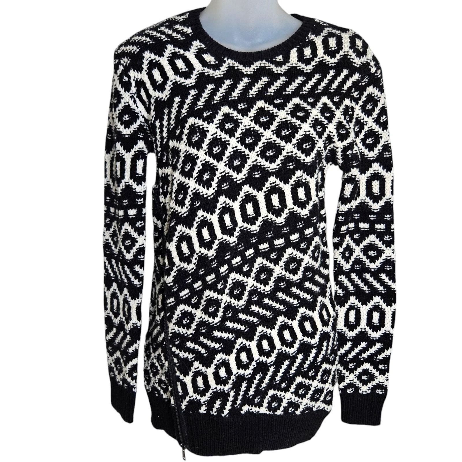 Ann Taylor Ann Taylor Womens Geometric Print Sweater XS Black White Size XS / US 0-2 / IT 36-38 - 1 Thumbnail