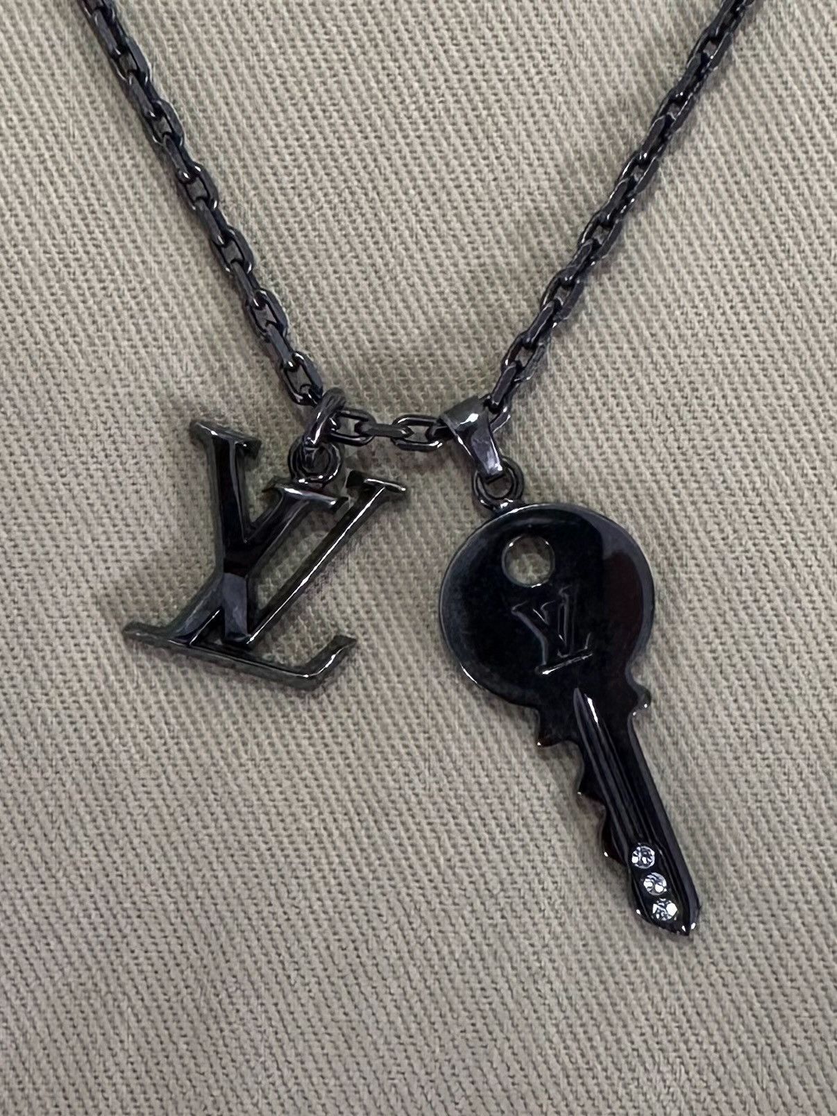 [SALE]ヴィトン Vuitton レア ペンダントLV ペイパープレーン M01034】ルイヴィトン ネックレス LV ペーパープレーン メタル
