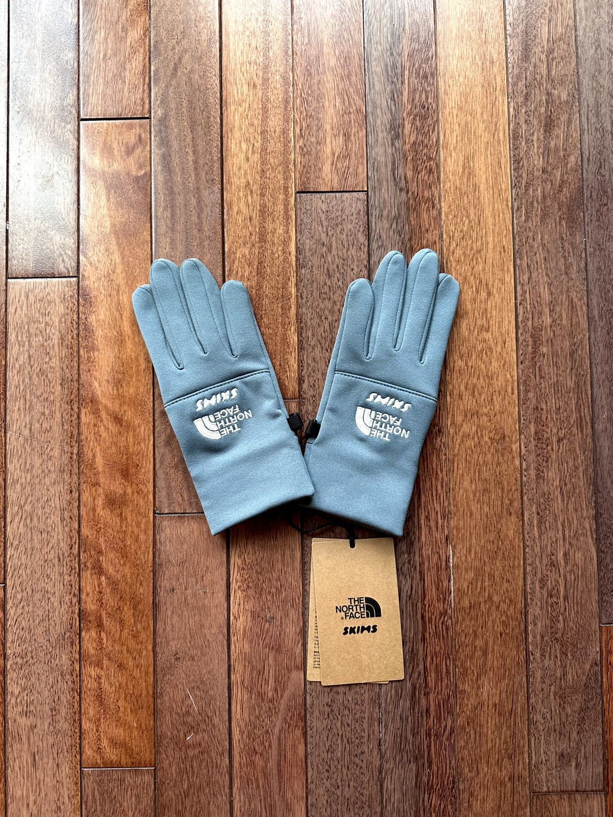 SKIMS × The North Face Skims x The North Face Gloves - XS - Kyanite - teal Size ONE SIZE - 1 Thumbnail