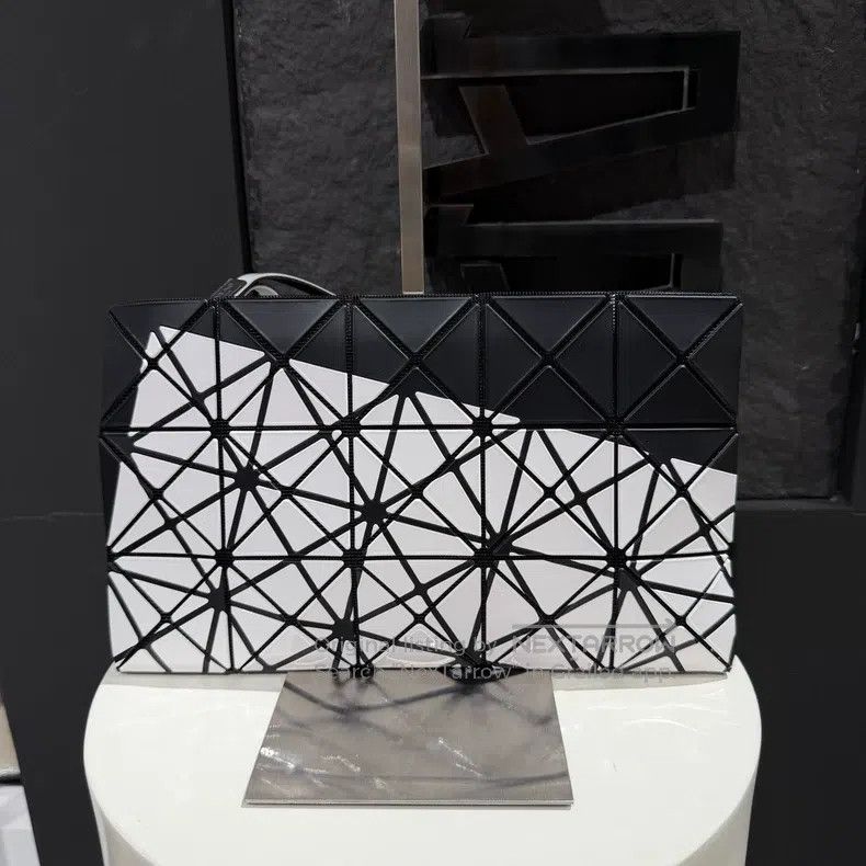 Issey Miyake Issey Miyake Clutch Bag Size ONE SIZE - 3 Thumbnail