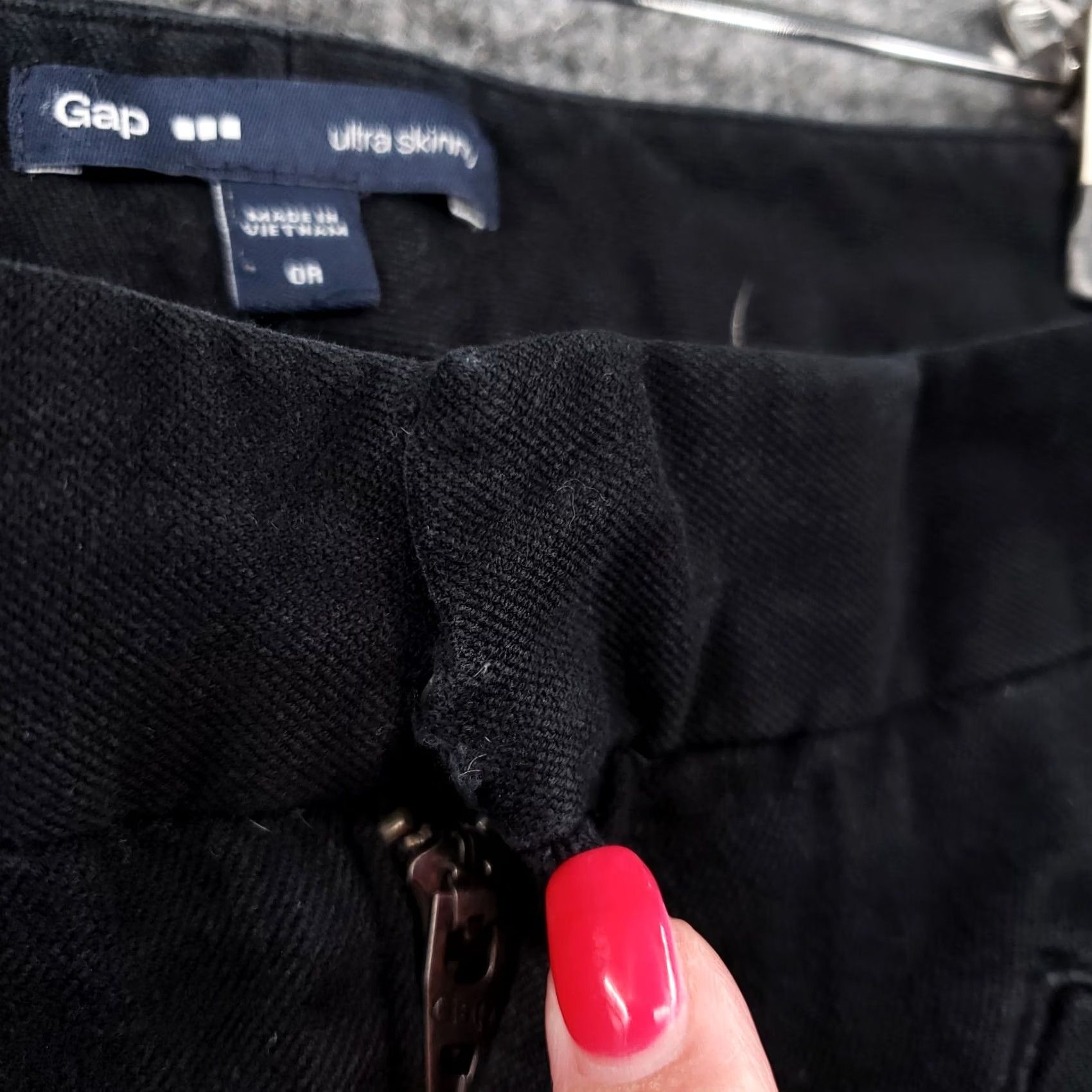 Gap Gap Pants Womens 0 Black Cropped Low Rise Ultra Skinny Zip Closure Flat Front Size 25" / US 0 / IT 36 - 6 Thumbnail