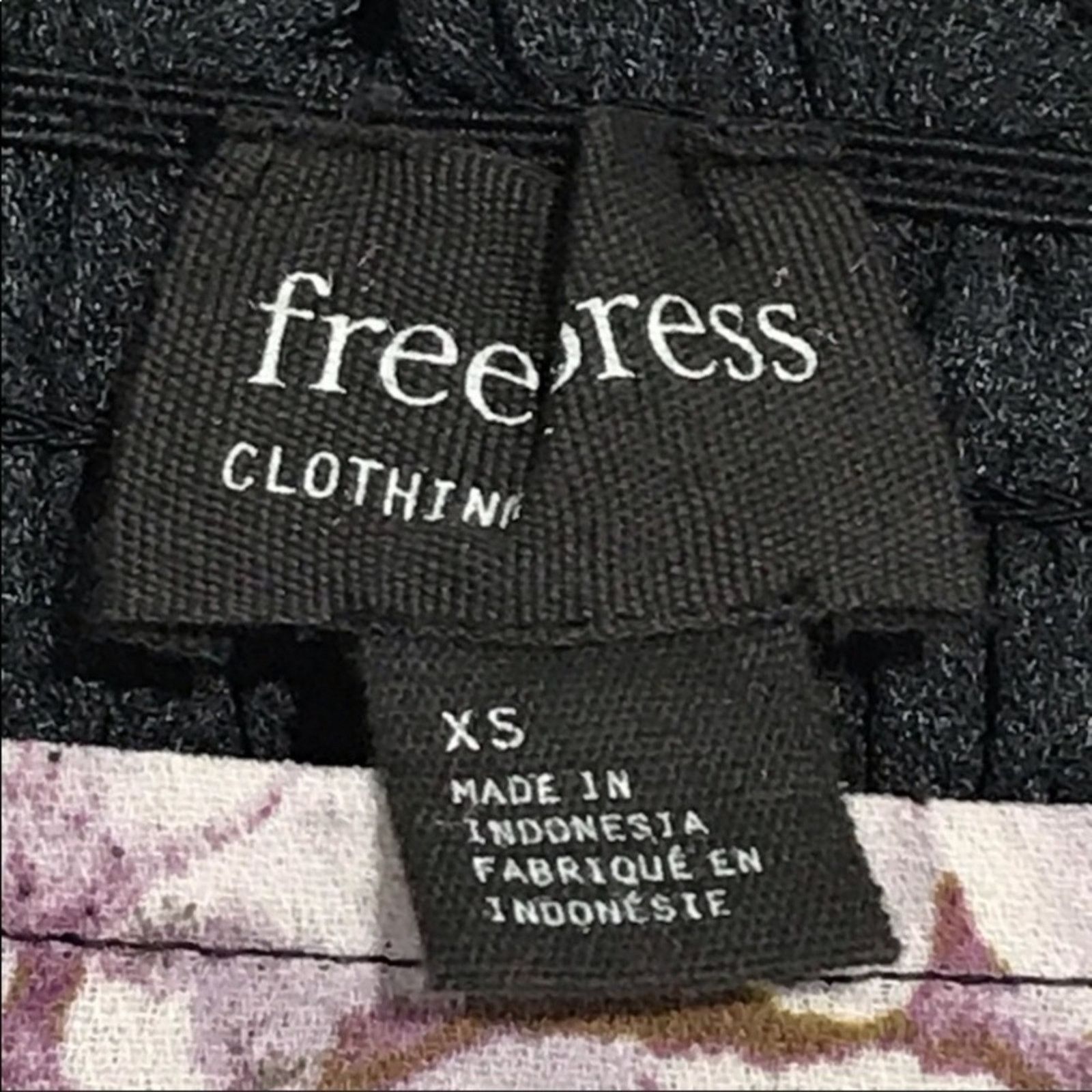 Other Free Press Black and Lavender Floral Print Size XS Crop Top Size XS / US 0-2 / IT 36-38 - 9 Thumbnail