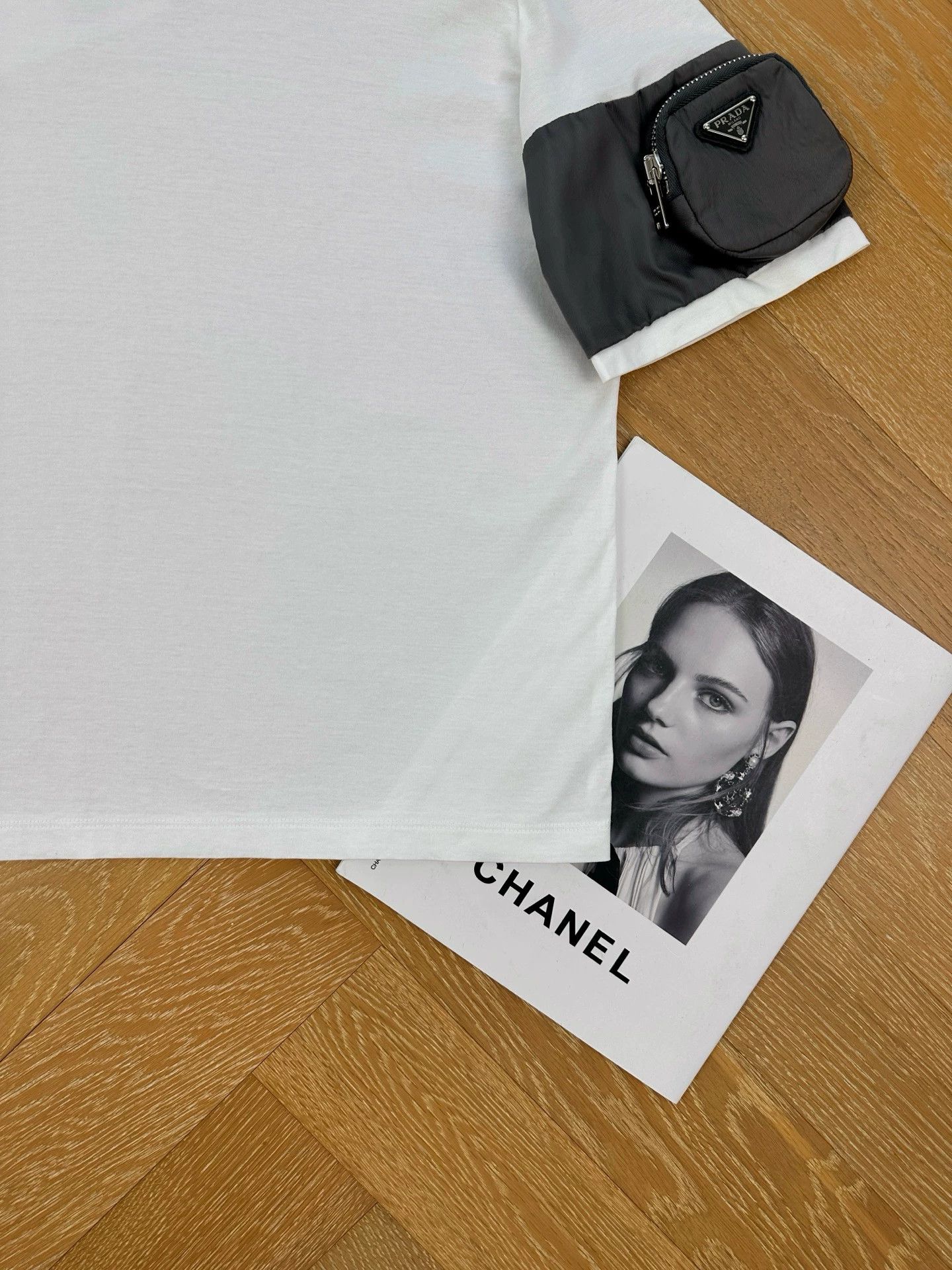 Prada PRADA triangle logo pocket s/s unisex white tee Size M / US 6-8 / IT 42-44 - 3 Thumbnail