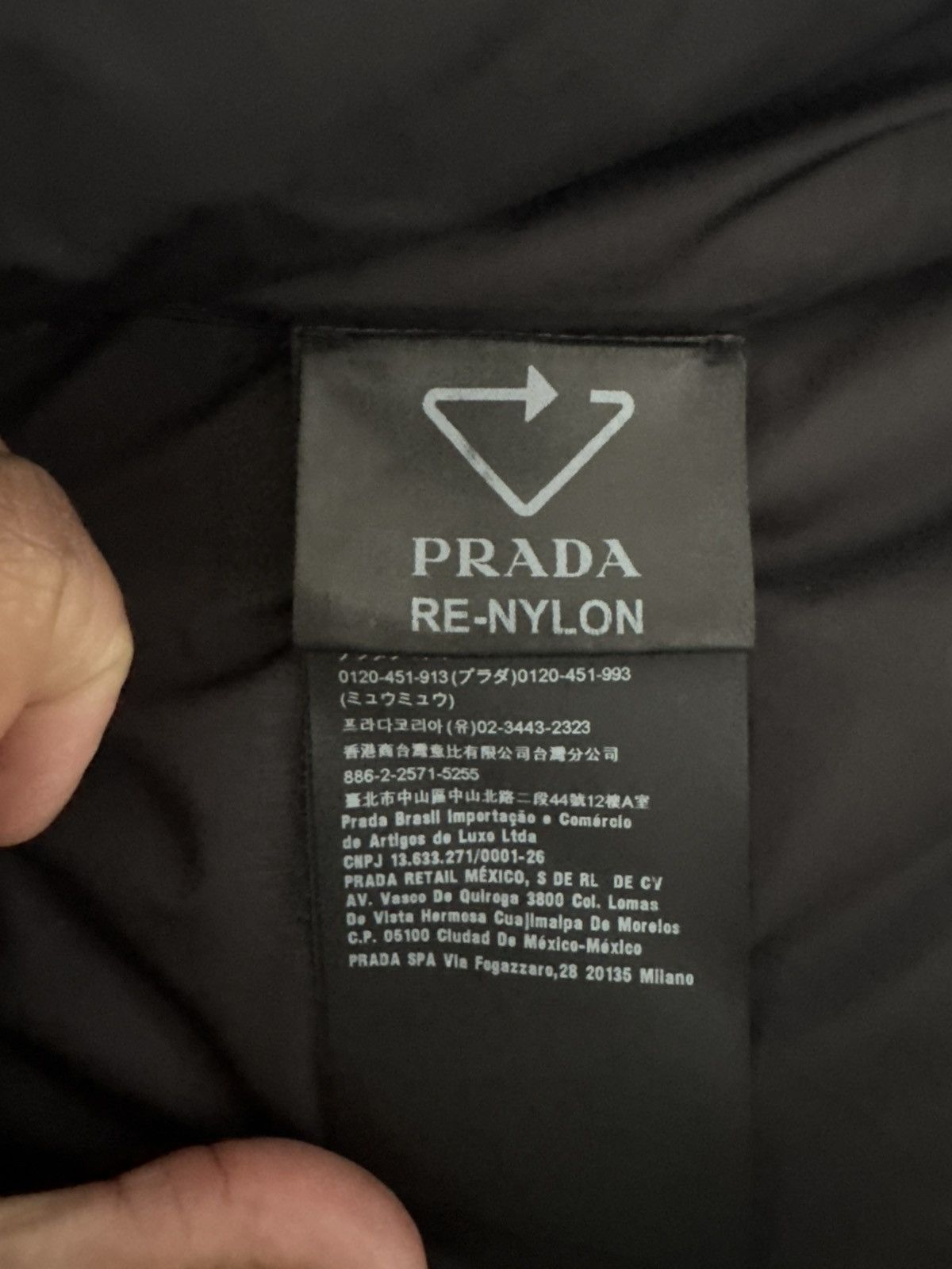 Prada 100% AUTHENTIC PRADA NYLON VEST BLACK/YELLOW SZ 48 (US M/L) Size US L / EU 52-54 / 3 - 6 Thumbnail