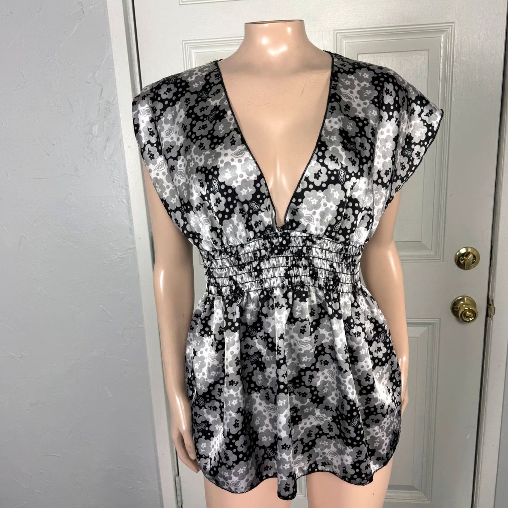 Vintage VINTAGE Love Me Kiss Me Shirt L White Y2K Floral Satin Smocked Retro USA Size L / US 10 / IT 46 - 2 Thumbnail