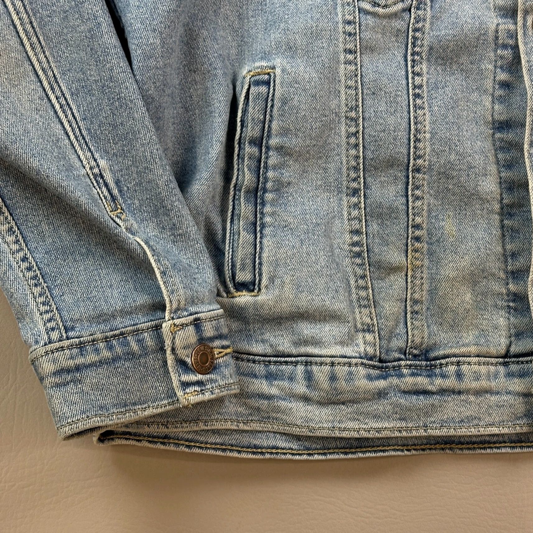 Levi's VINTAGE Levi’s Jacket Women 1X Blue Medium Wash Denim Trucker Distressed Stretch Size XL / US 12-14 / IT 48-50 - 2 Thumbnail