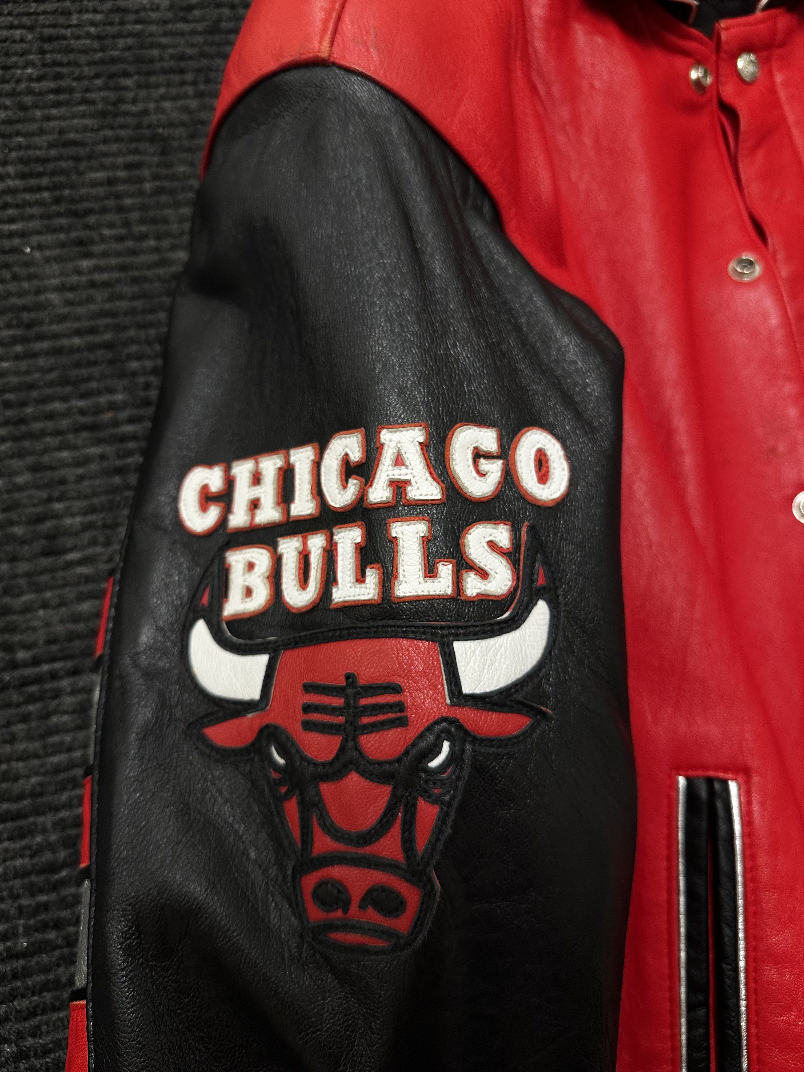 Jeff Hamilton × NBA × Vintage Vintage Jeff Hamilton *THREEPEAT BULLS* Leather Jacket Size US XL / EU 56 / 4 - 4 Thumbnail