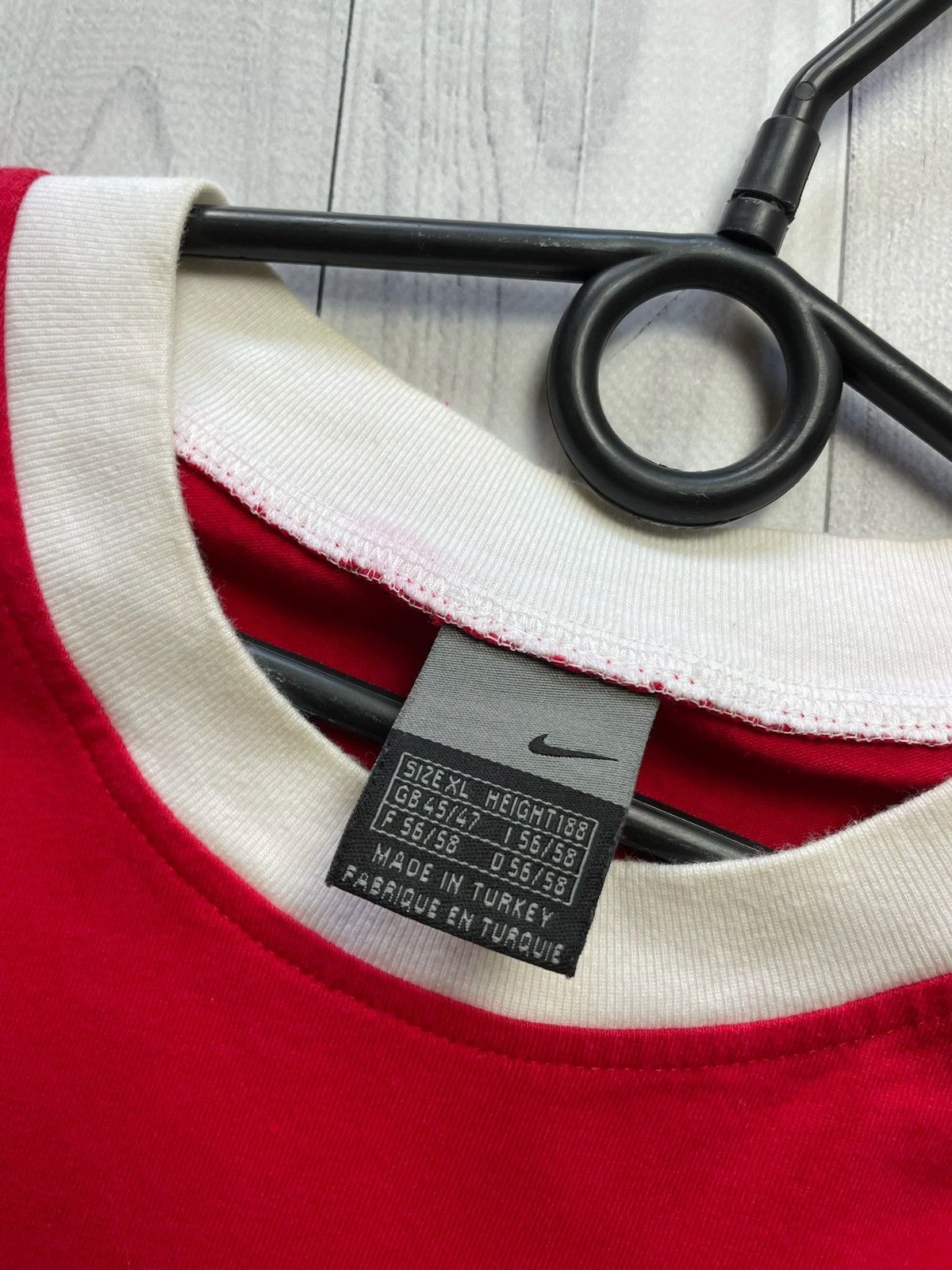 Vintage Vintage Nike Manchester United red logo size XL Size US XL / EU 56 / 4 - 3 Thumbnail