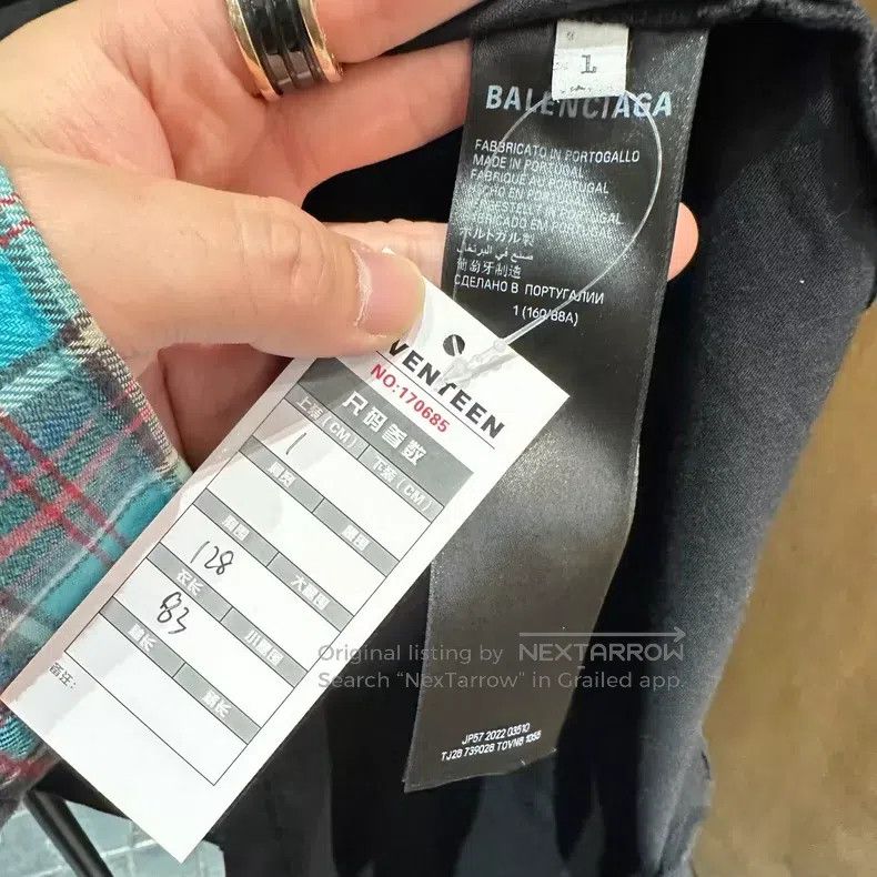 Balenciaga Balenciaga Bitcoin Black Distressed Mud Dyeing Logo Short Size US S / EU 44-46 / 1 - 5 Thumbnail