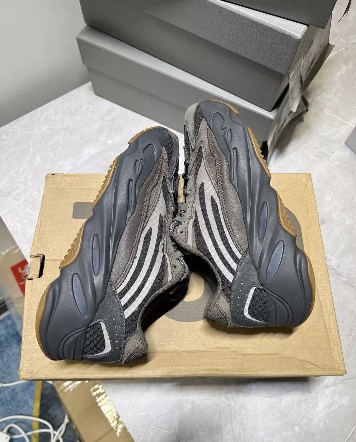 Yeezy Yeezy 700 Crystal Clear J42 Size US 6.5 / IT 36.5 - 1 Thumbnail