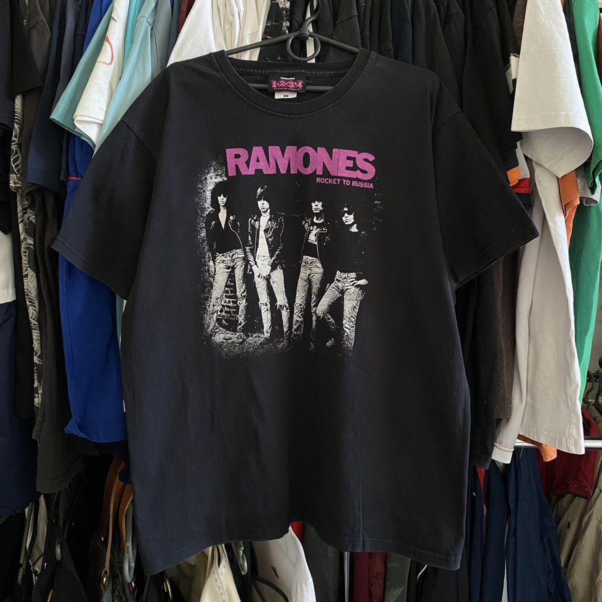 Band Tees Vintage Ramones Rocket to Russia Big Logo rock band tee Size US L / EU 52-54 / 3 - 1 Thumbnail