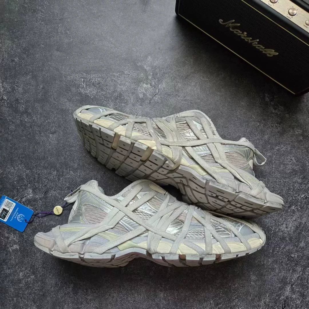 Balenciaga Balenciaga Gray Lowtop Sneakers XXXL Men Size US 10 / EU 43 - 1 Thumbnail