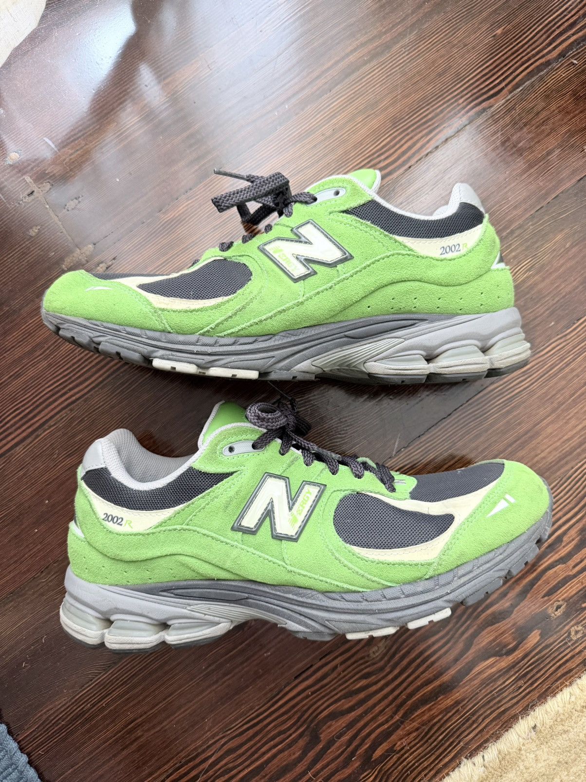 New Balance New Balance 2002r Green Apple Size US 10.5 / EU 43-44 - 2 Thumbnail