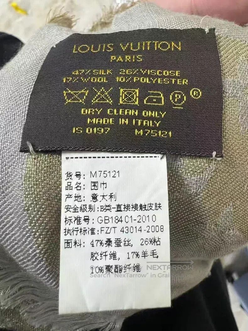 Louis Vuitton Louis Vuitton Full print presbyopia gold silk scarf Size ONE SIZE - 3 Thumbnail