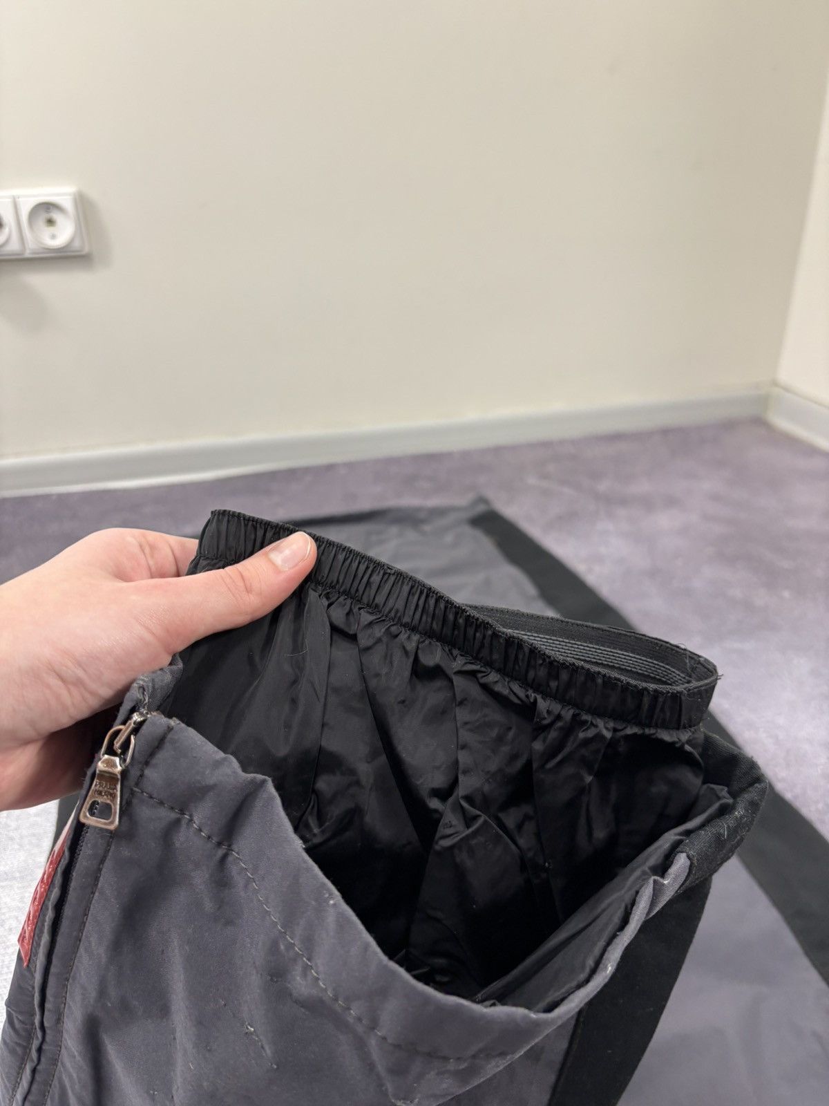 Prada Prada Gore-Tex Vintage Men’s Grey/Black Outdoor Ski Pants Size US 38 / EU 54 - 7 Thumbnail