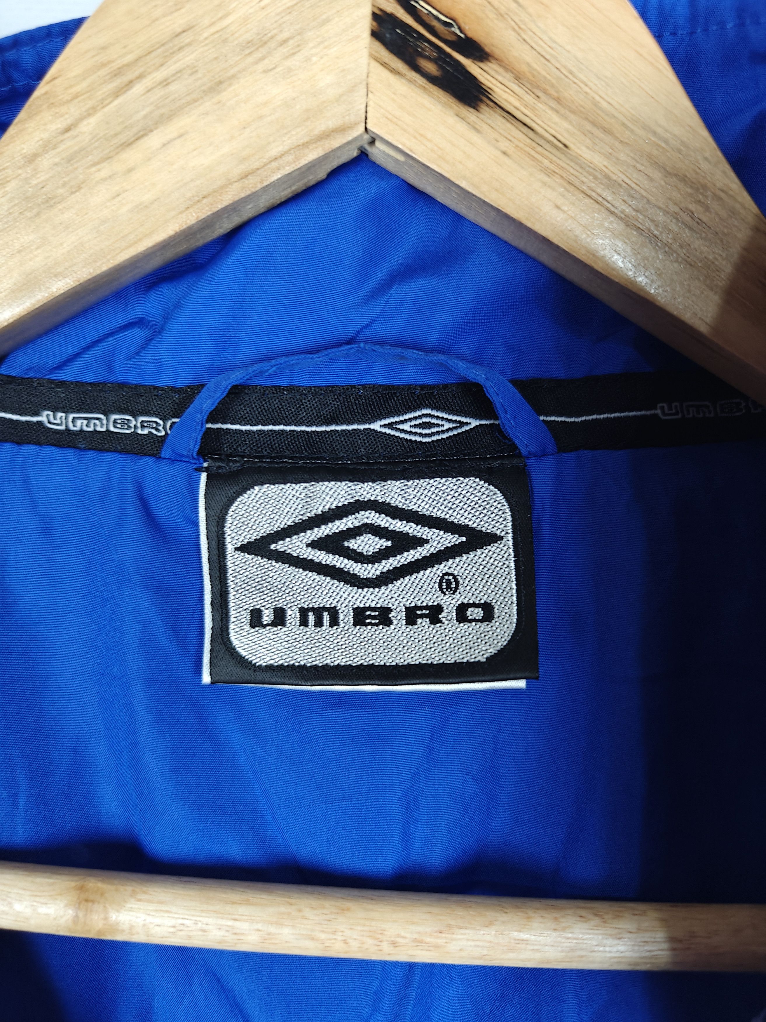 Umbro Umbro Track Jacket Windbreaker Logo Blue size L Size US L / EU 52-54 / 3 - 9 Thumbnail