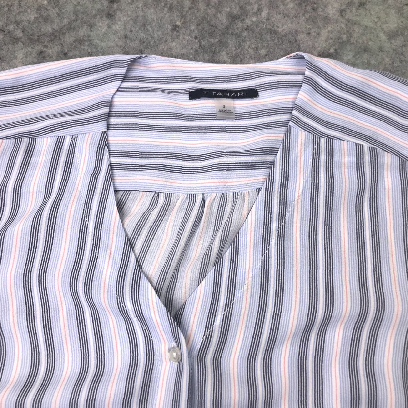 Vintage Tahari Womens Shirt Top Small Blue Striped Linen Button-Down V-Neck Long Sleeve Relaxed Fit Casual Shirt Size S / US 4 / IT 40 - 4 Thumbnail