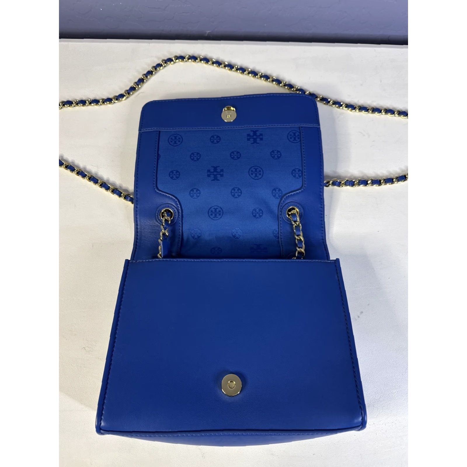 Tory Burch TORY BURCH Alexa Convertible Chain Crossbody Shoulder Bag Royal Blue Leather, Gray Leather; Gunmetal Black Chain, Medium York Tote, Crossbody, Women Size ONE SIZE - 7 Thumbnail