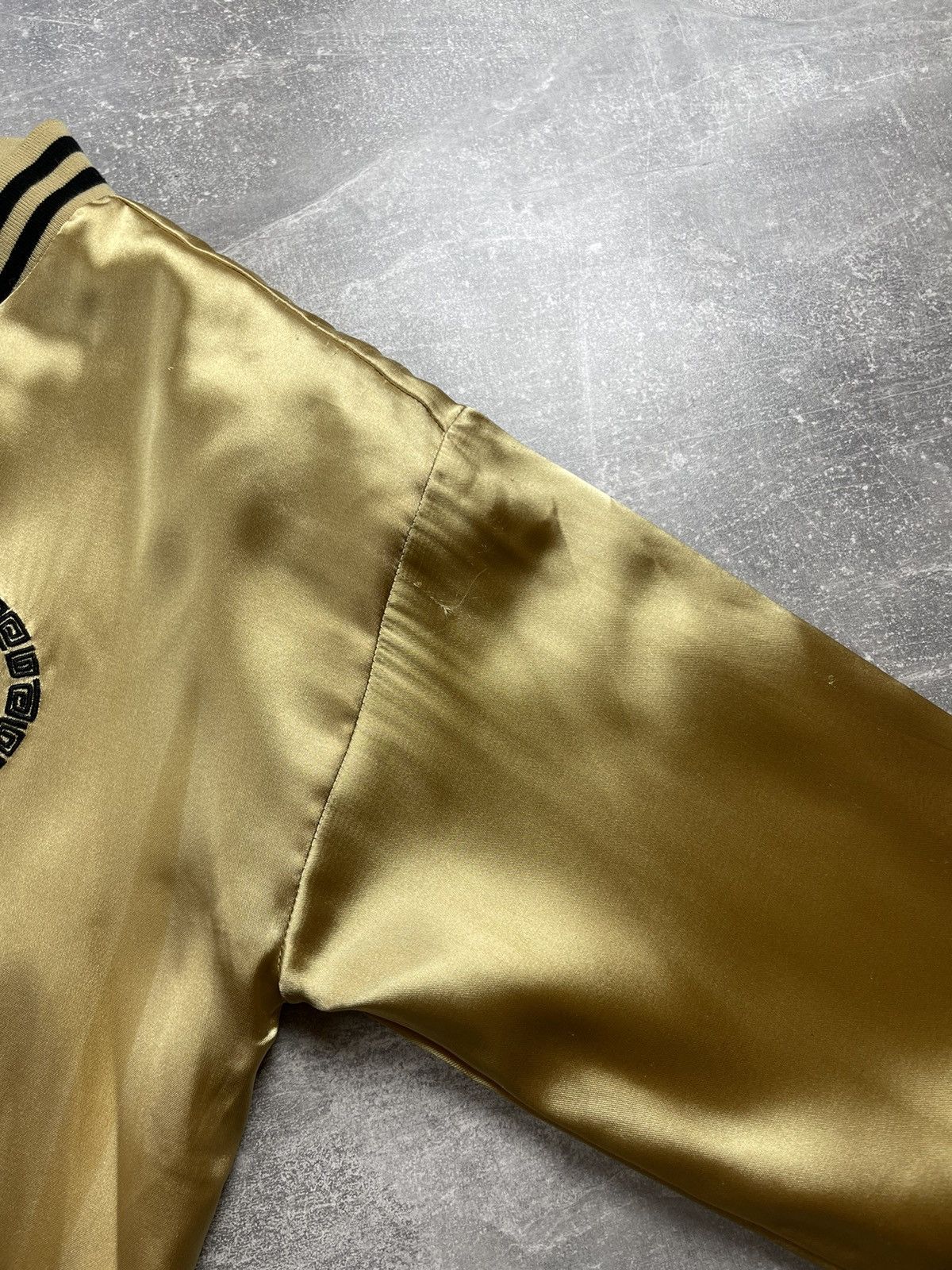 Stussy Stussy Vintage Gold / Black Big Logo Satin Bomber Jacket Size US S / EU 44-46 / 1 - 6 Thumbnail
