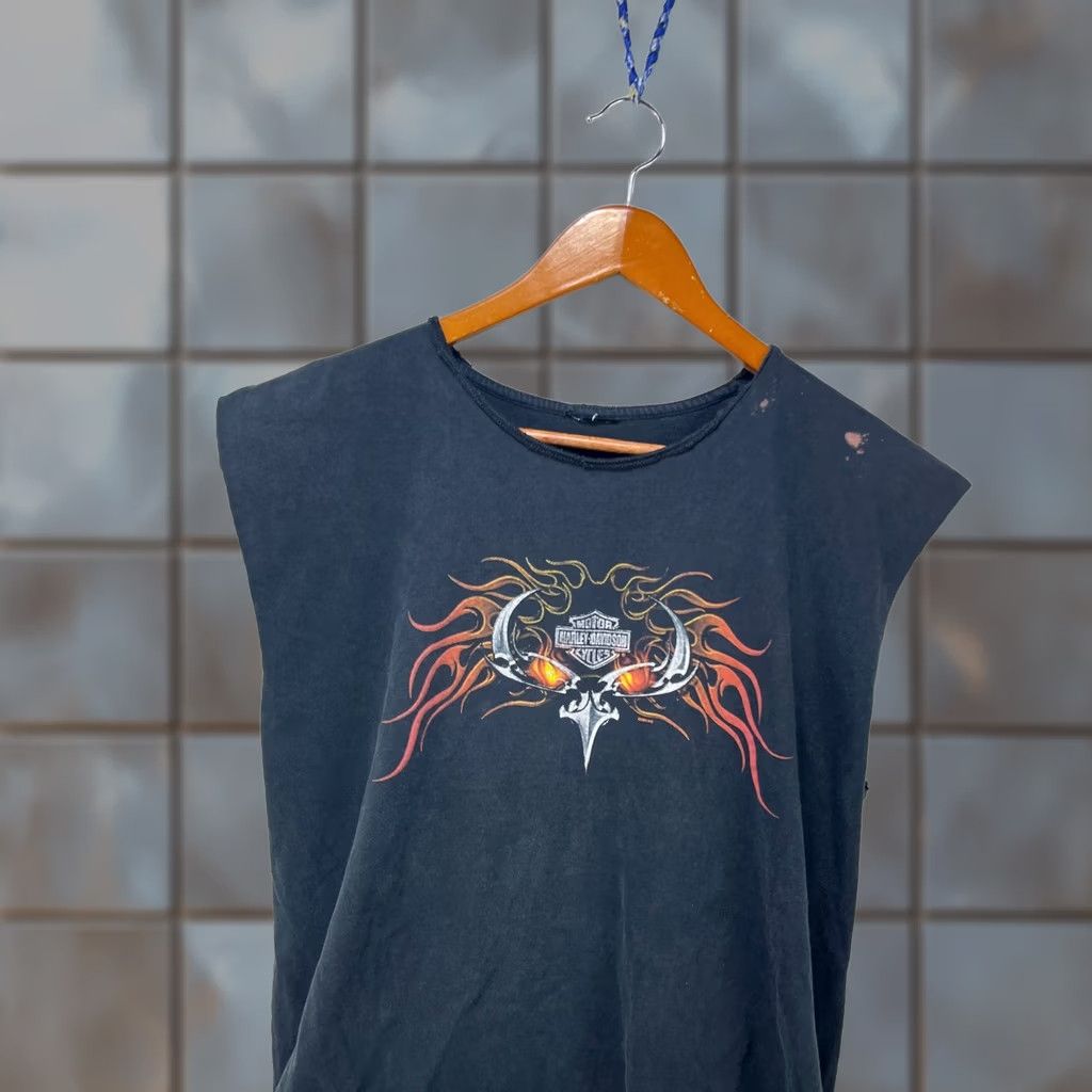 Harley Davidson VINTAGE Harley-Davidson Flames Sun Faded Sleeveless Shirt XL Men Black 90s Logo T-Shirt Clothing Size US XL / EU 56 / 4 - 1 Thumbnail