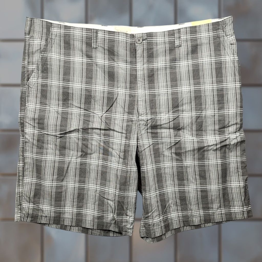 Vintage TRUE NATION Mens Shorts 52R Grey Plaid Chino Preppy Golf 10" Inseam NEW Size US 36 / EU 52 - 1 Thumbnail