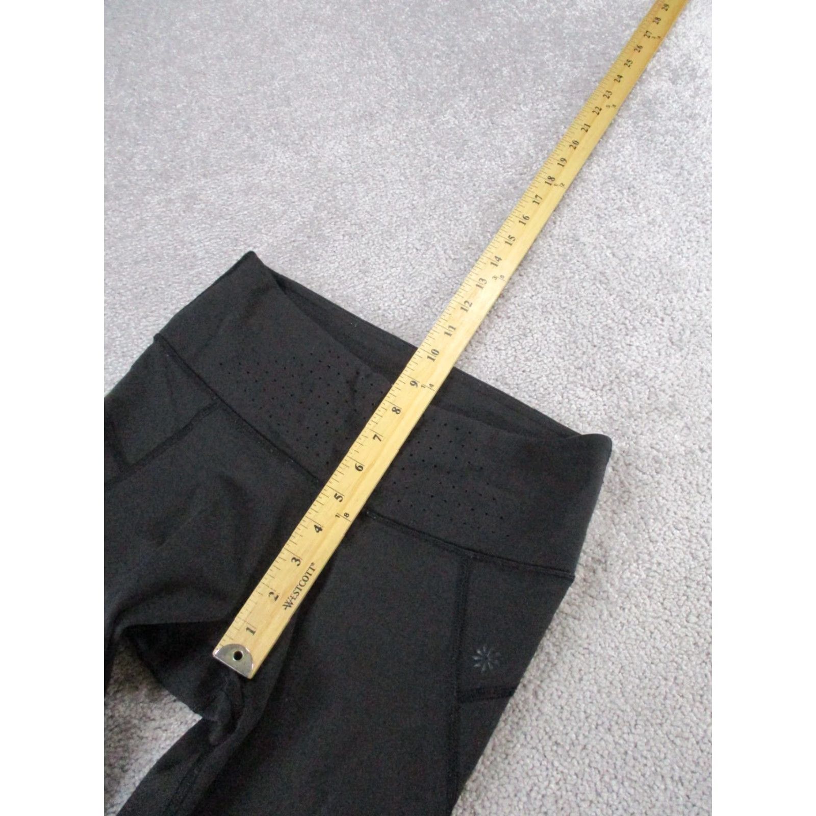 Athleta Athleta Leggings Womens Small Capri Black Stealth Trucool Size 28" / US 6 / IT 42 - 5 Thumbnail
