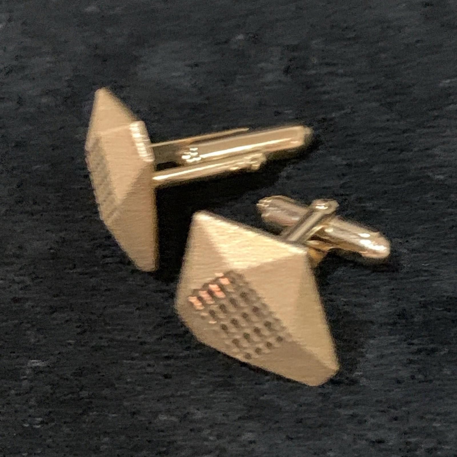 The Unbranded Brand Diamond Cut Cufflinks Unisex Brushed Yellow Gold Plated EUC Size ONE SIZE - 4 Thumbnail