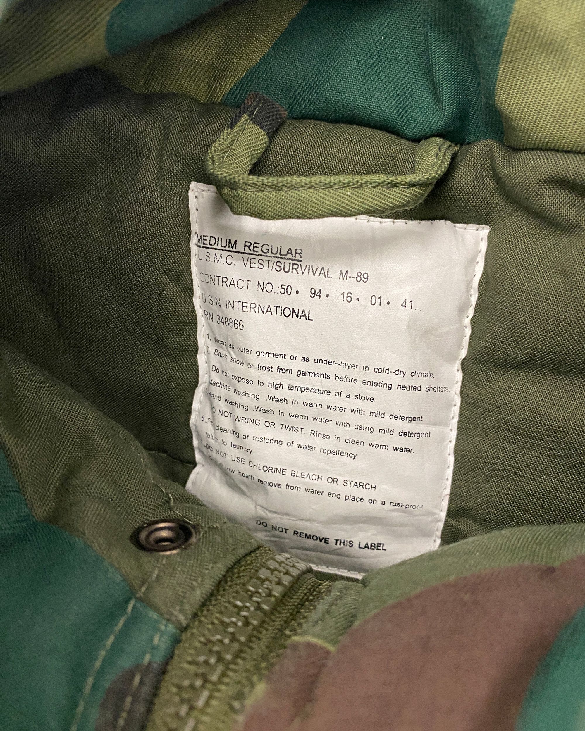 Vintage 1990s U.S.M.C. Survival M-89 Camo Padded Vest Size US M / EU 48-50 / 2 - 4 Thumbnail