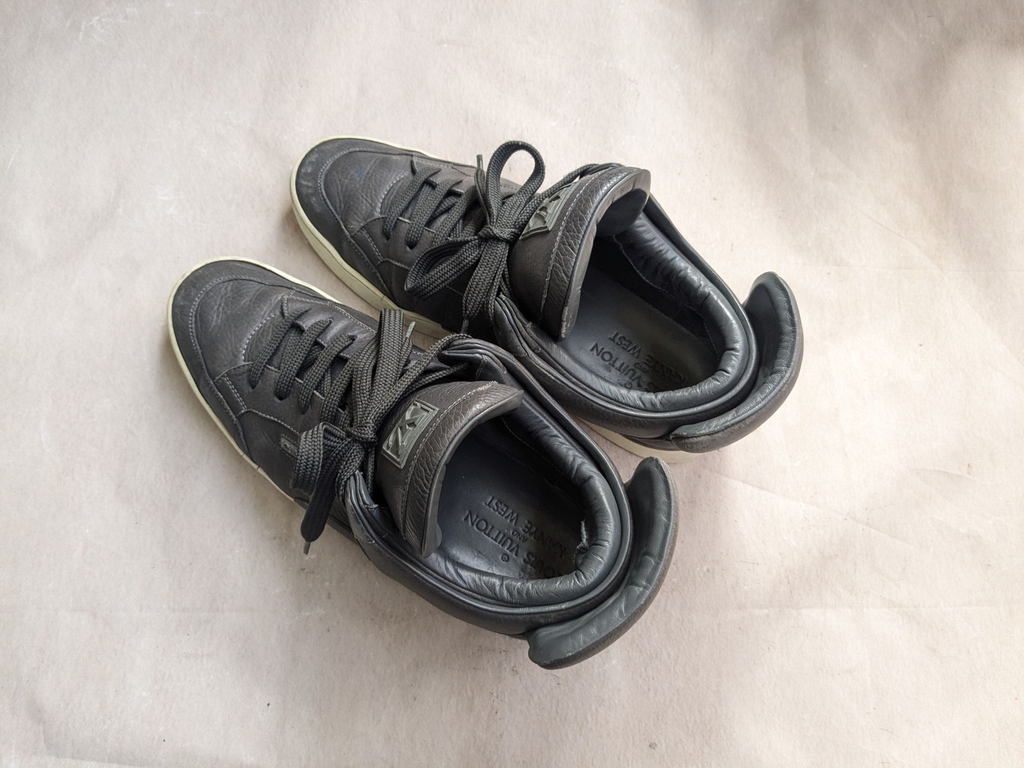 Kanye West × Louis Vuitton Louis Vuitton Dons Kanye West Gray Leather Low Tops 11 Size US 11 / EU 44 - 18 Thumbnail