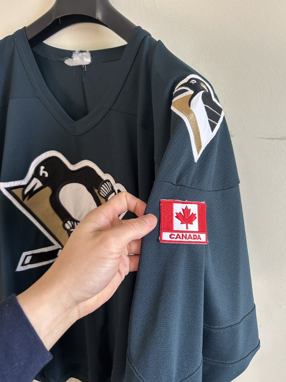 NHL × Vintage Vintage Pittsburgh Penguins Practice/ Warm up NHL Jersey Size US M / EU 48-50 / 2 - 2 Thumbnail