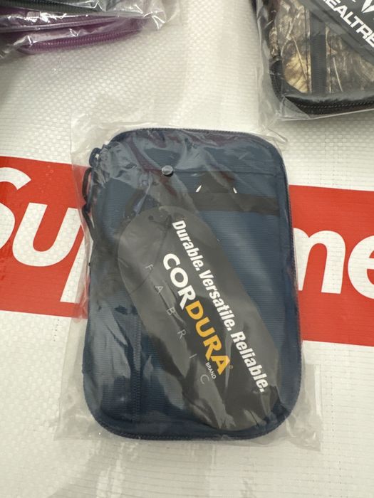 Supreme store wallet fw19