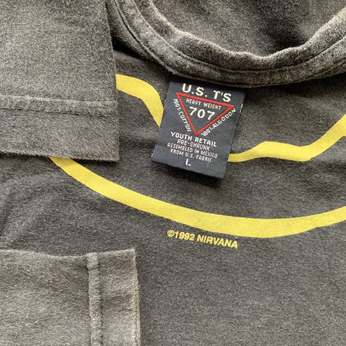 Band Tees × Vintage Vintage 90s Nirvana Smiley Band Tees Size US L / EU 52-54 / 3 - 4 Thumbnail