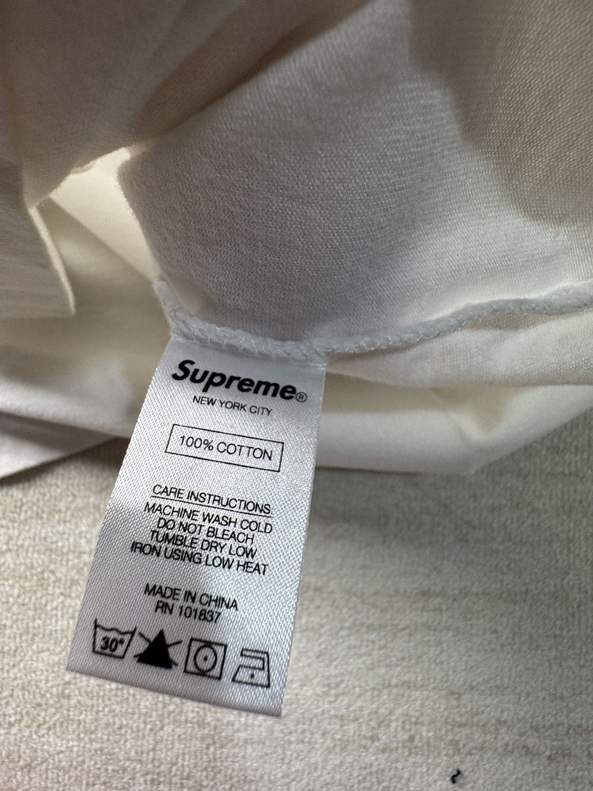 Supreme New york LS tee Size US L / EU 52-54 / 3 - 4 Thumbnail