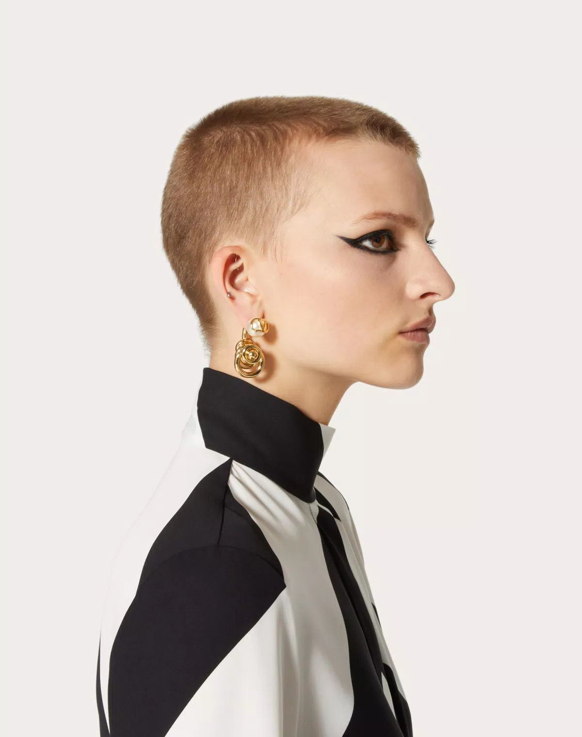 Valentino oc11z0725 Size:OS/Metal And Glass Bead Earrings in Golden Size ONE SIZE - 5 Thumbnail