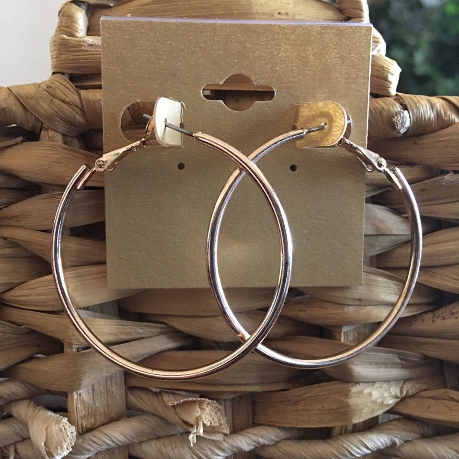 Vintage Vintage gold tone latch back hoop earrings Size ONE SIZE - 1 Thumbnail