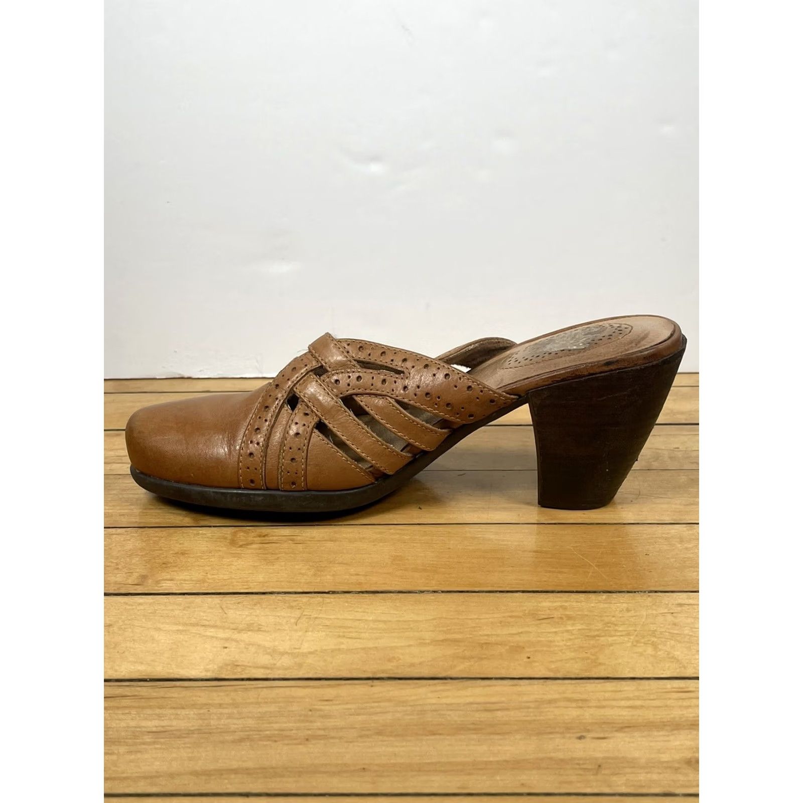 Clarks Clarks Womens Brown Leather Woven Slip On Mule Slides Clogs Heels Size 7.5 Size US 8 / IT 38 - 7 Thumbnail