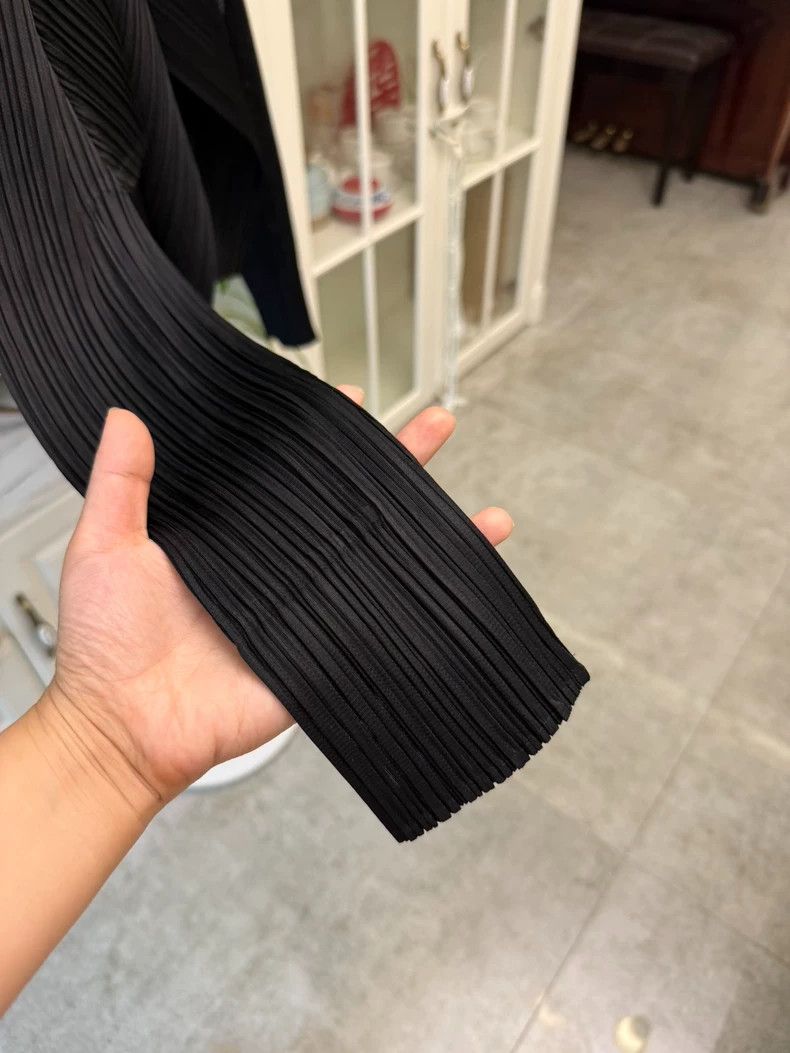 Issey Miyake issey miyake size:4 Black pleated cardigan 2505-Nextarrow Size XXS / US 00 / IT 34 - 2 Thumbnail