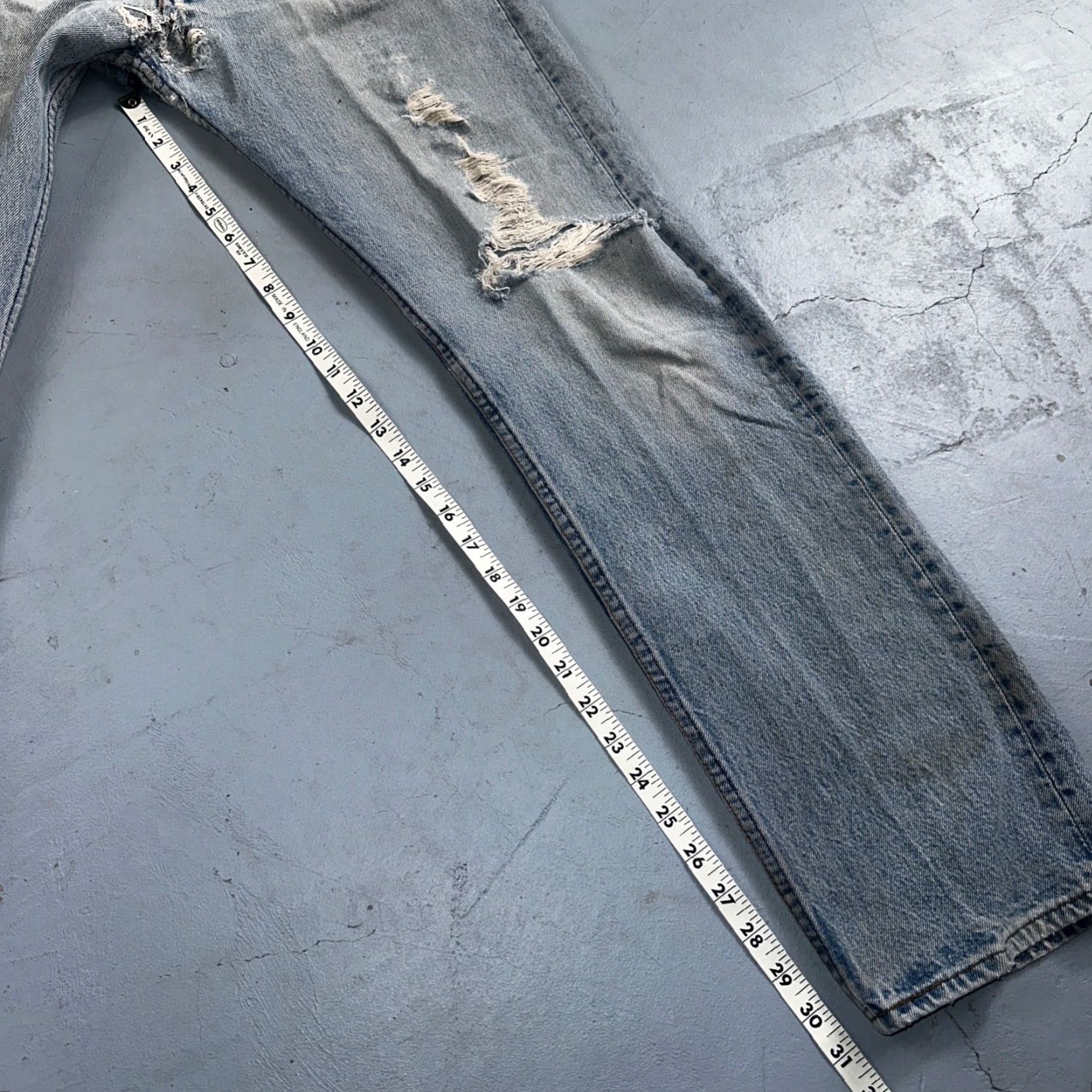 Levi's VINTAGE Levi's 501 90s Straight Leg Jeans 33x36 Light Wash Mens Size US 33 - 5 Thumbnail