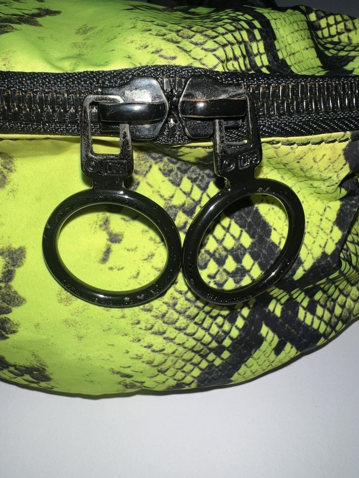 Off-White × Virgil Abloh Off-White Neon Green Black Python Print Belt Bag Virgil Size ONE SIZE - 12 Thumbnail