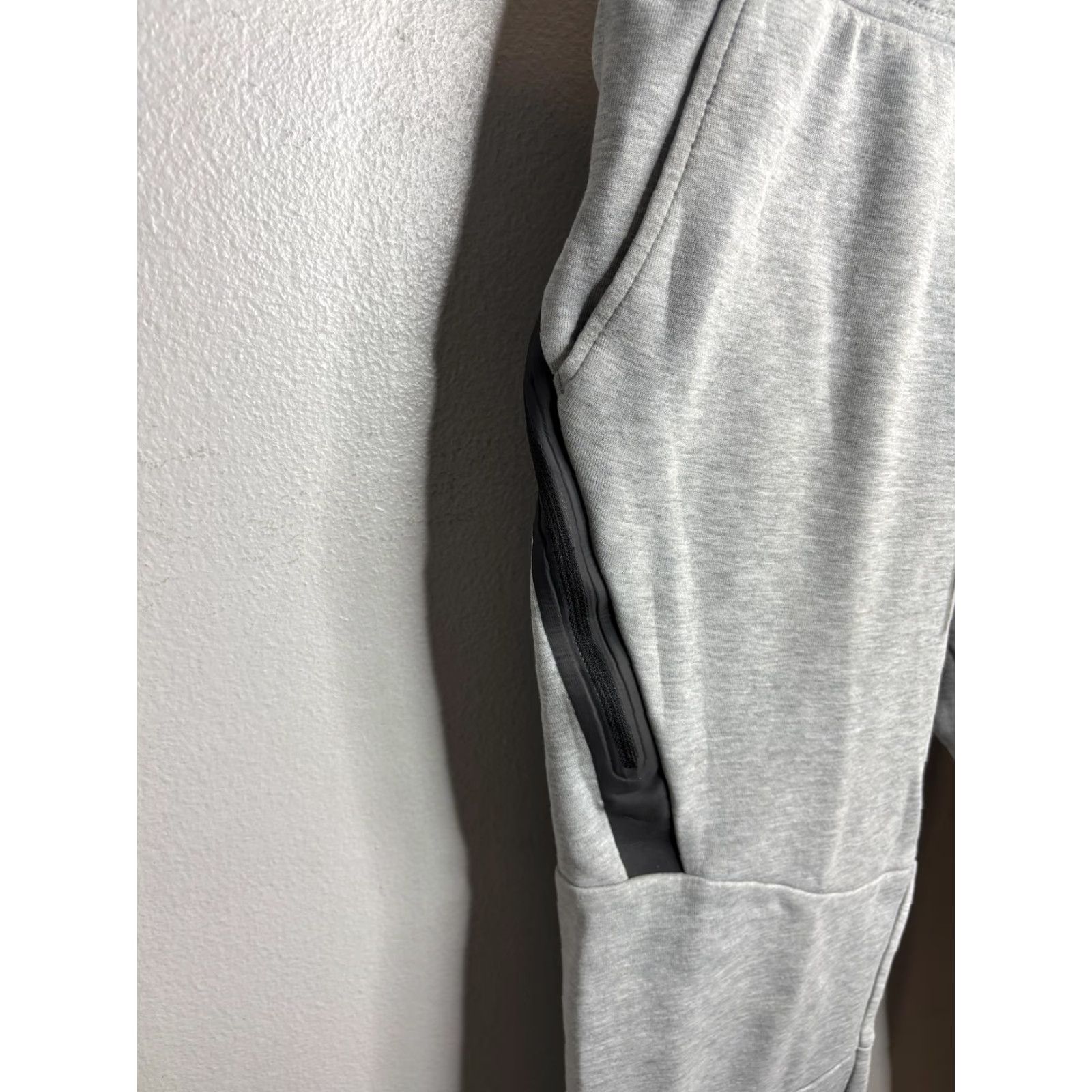 Nike Nike Tech Fleece Pants Mens Medium Jogger Tapered Sweatpants Gray Zip Pocket Pockets Athletic Wear Size US 31 - 3 Thumbnail