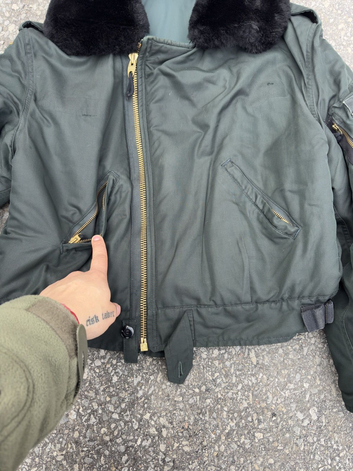 Vintage 1971 Vintage Military Pilot Jacket / Cropped Fit Size US L / EU 52-54 / 3 - 5 Thumbnail