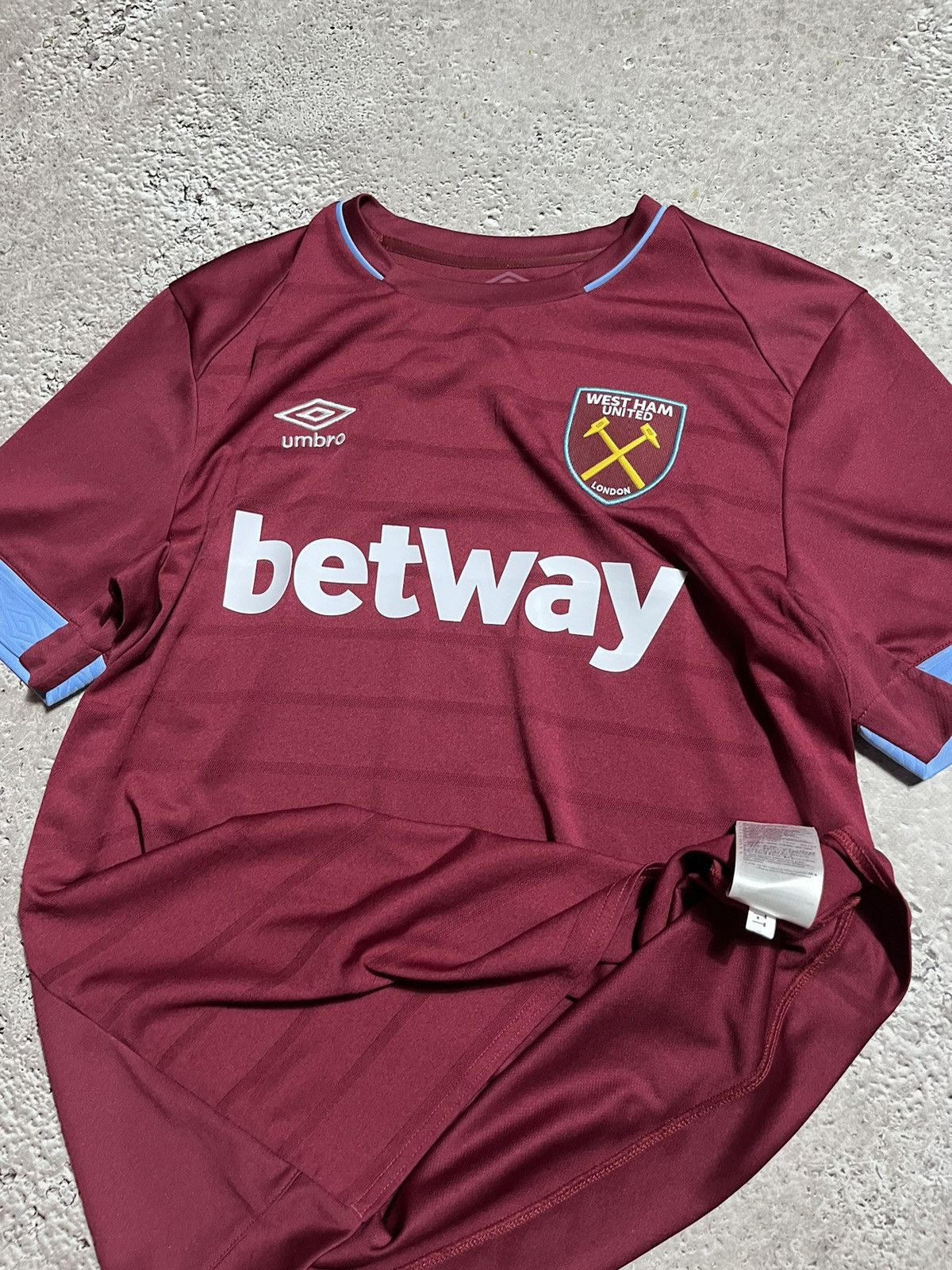 Umbro #Grandad Fan Umbro West Ham United Betway Soccer Jersey Tee Size US L / EU 52-54 / 3 - 10 Thumbnail