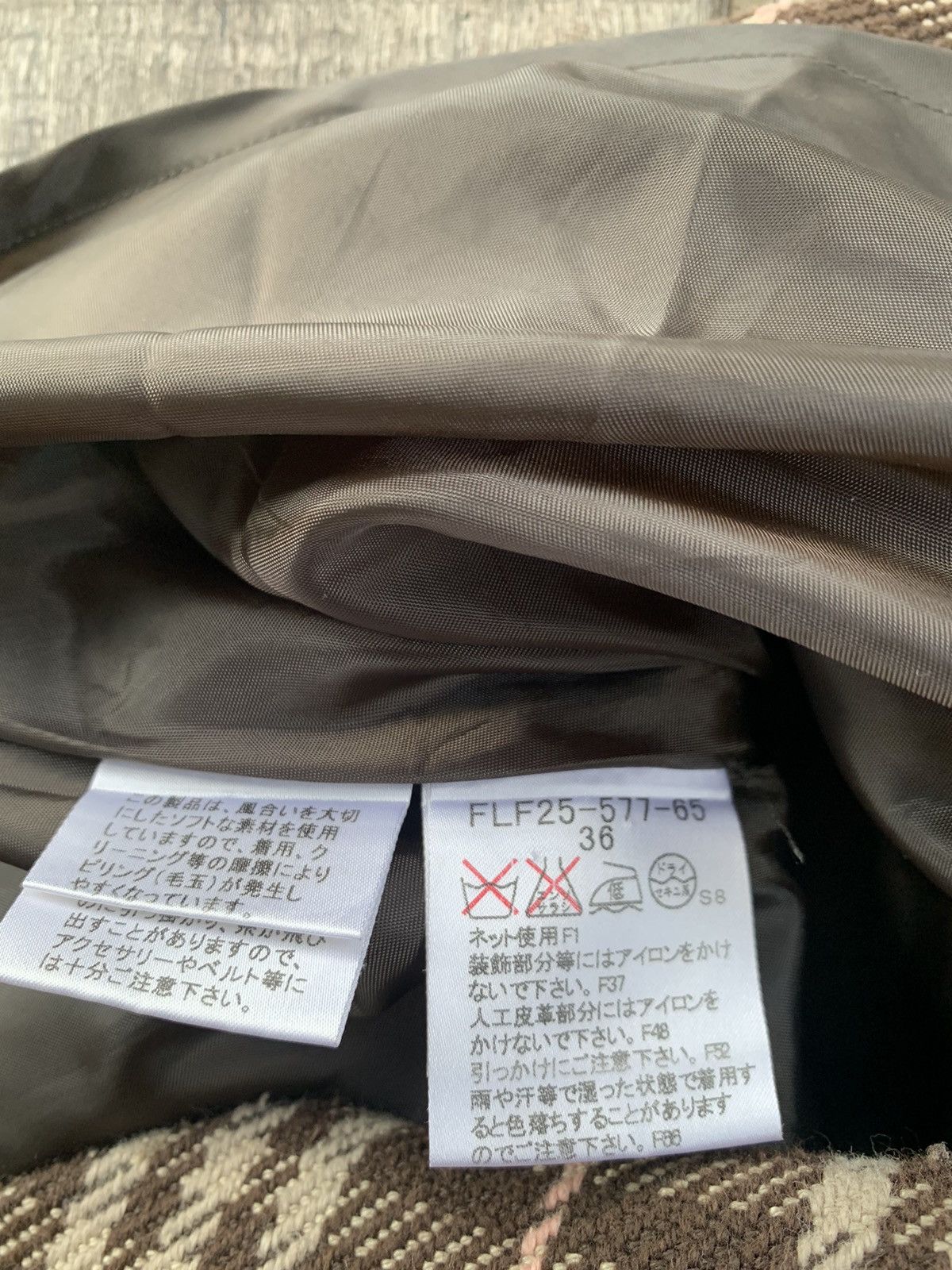 Burberry Burberry mini skirt nice design Size 27" / US 4 / IT 40 - 8 Thumbnail