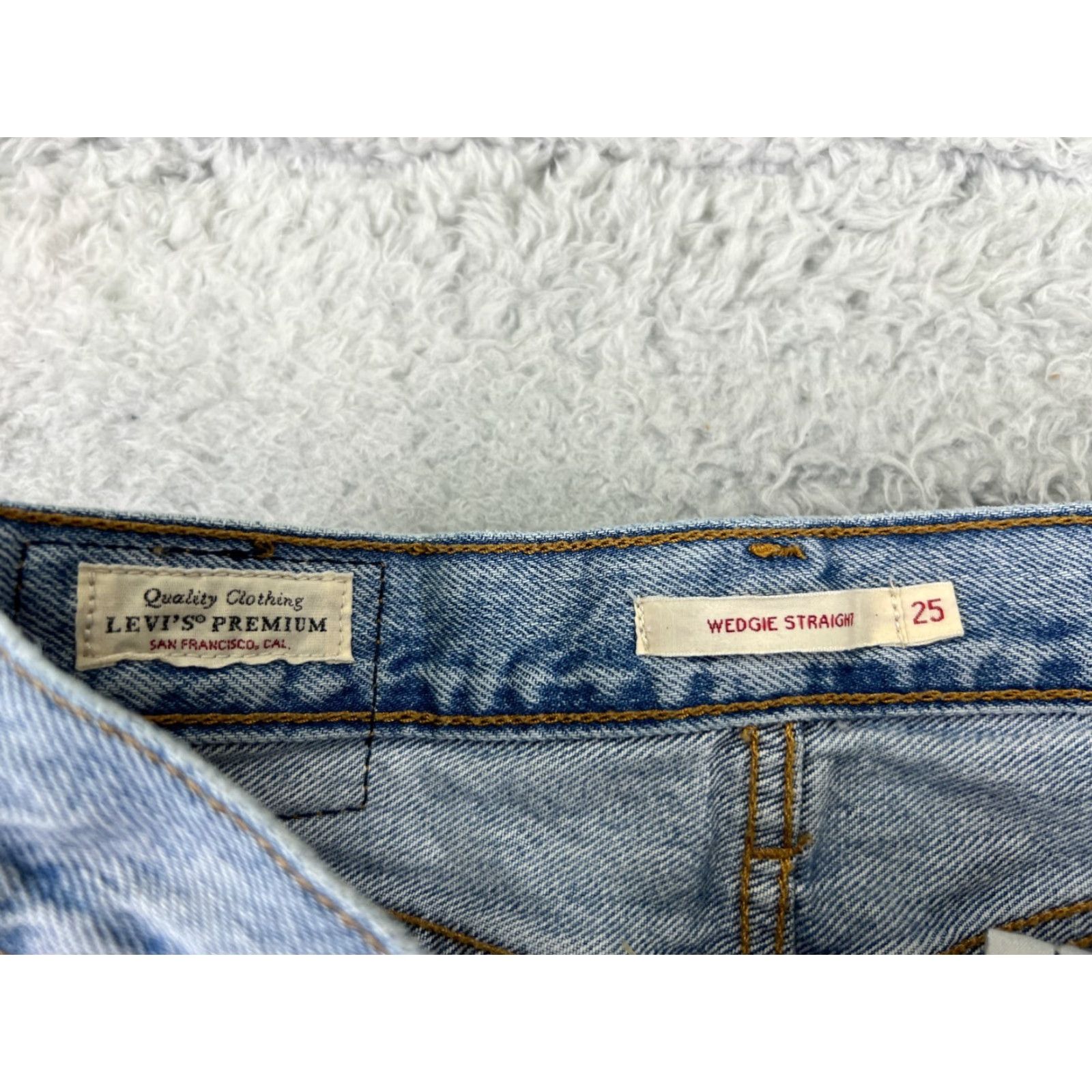 Levi's Levi's Women's Jeans 25 Blue Denim Distressed Wedgie Fit Regular Fit Size 42" / US 20 - 6 Thumbnail