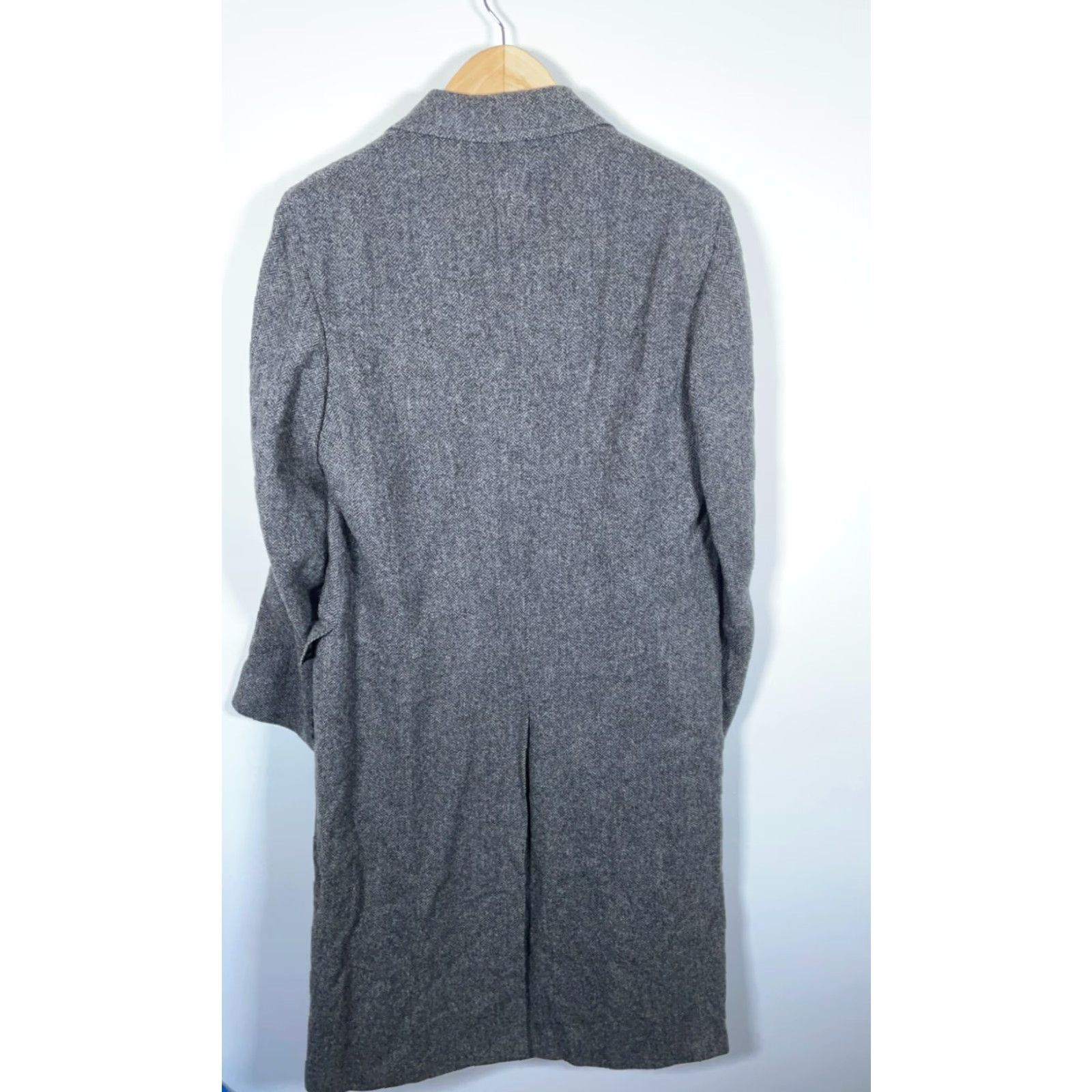 Vintage VINTAGE Pure Wool Herringbone Coat Men's 42 Gray Overcoat USA Made Classic Wool Overcoat Mens 42 Gray Herringbone Coat Long Size US XS / EU 42 / 0 - 2 Thumbnail